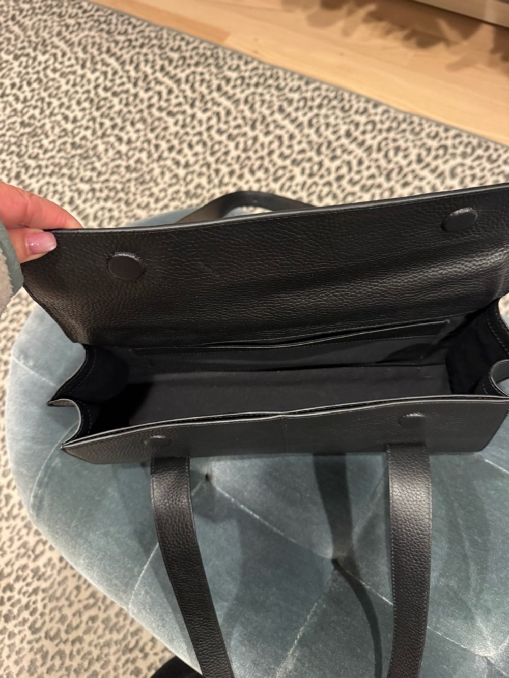 Behno NYC Black Women’s Shoulder Bag - Minimal Leather Design - Picture 3 of 10